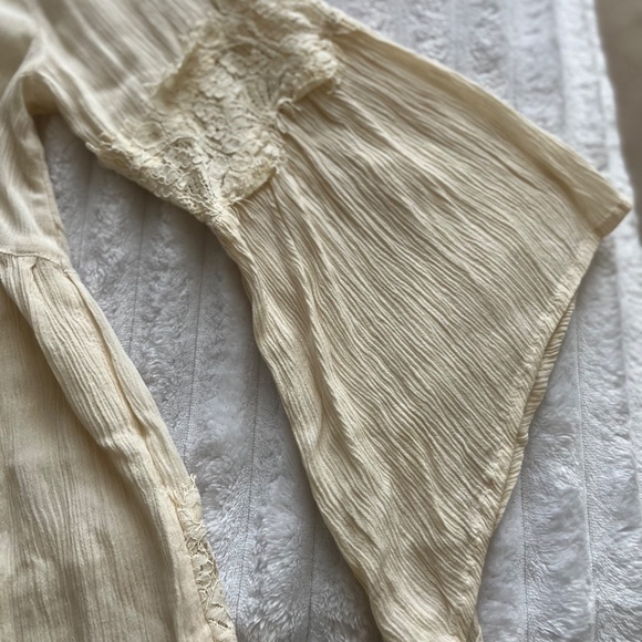 HOLLISTER off white/cream lace detail Boho bell sleeve top size S - Picture 9 of 12